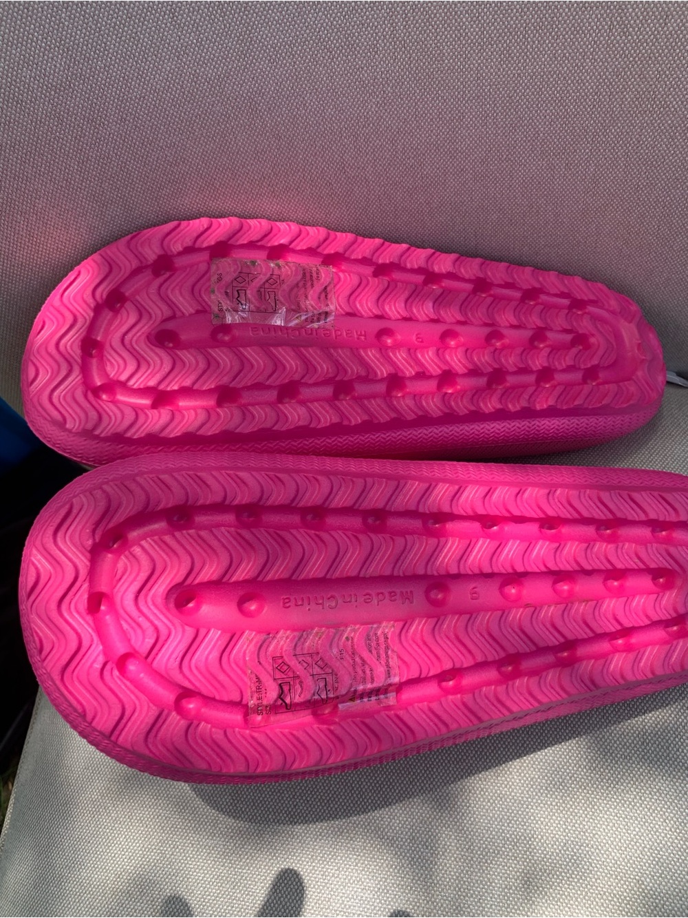True Religion Hot Pink Slide Sandals with White Logo - Picture 3 of 3